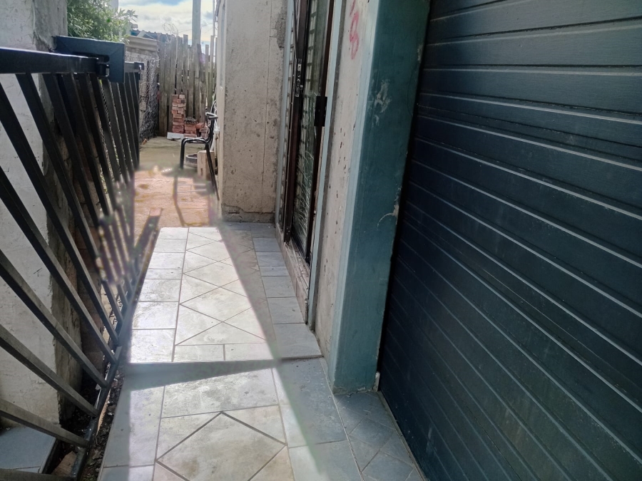 1 Bedroom Property for Sale in Kwanonqaba Western Cape